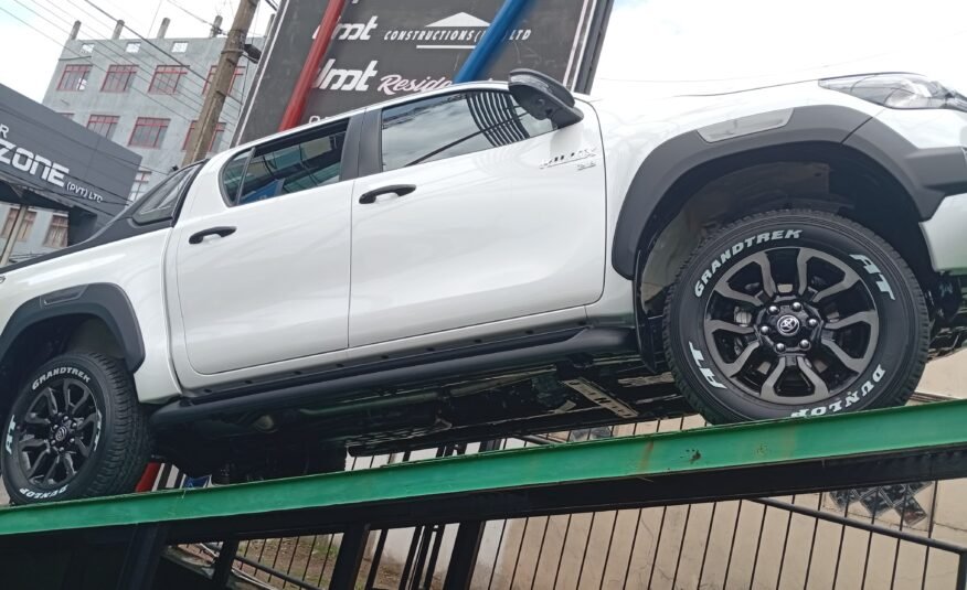 TOYOTA HILUX REVO ROCCO-WHITE