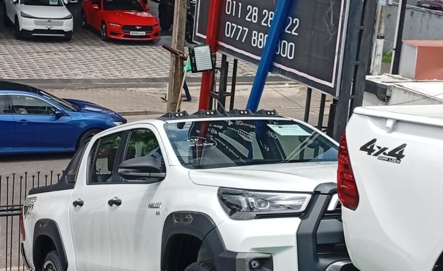 TOYOTA HILUX REVO ROCCO-WHITE