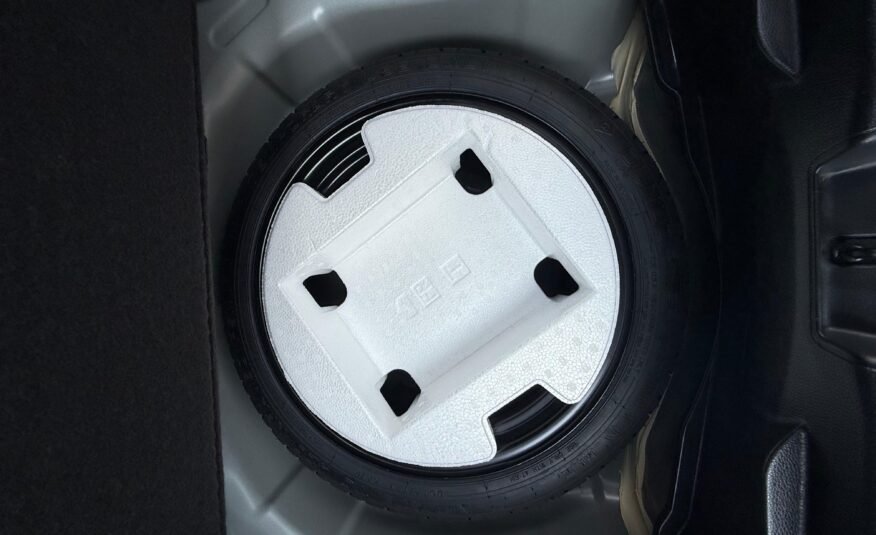 TOYOTA YARIS WHITE-2023