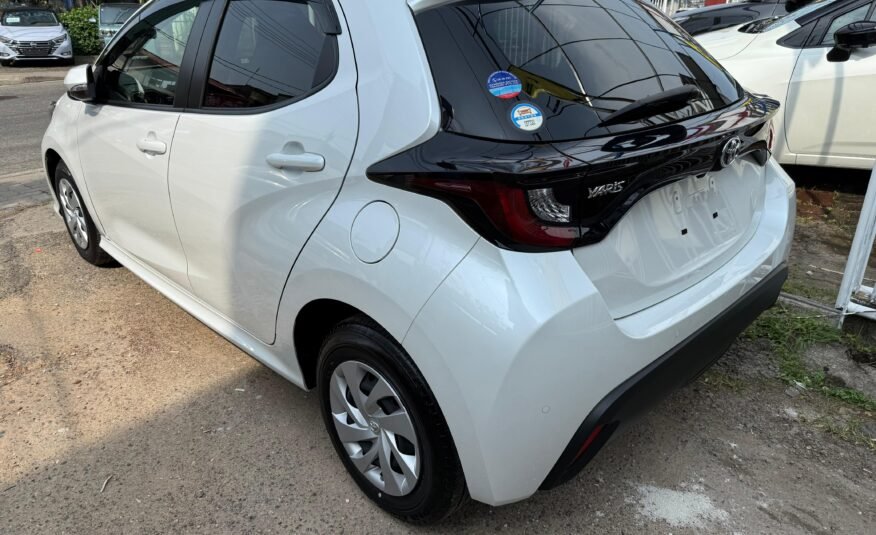 TOYOTA YARIS WHITE-2023