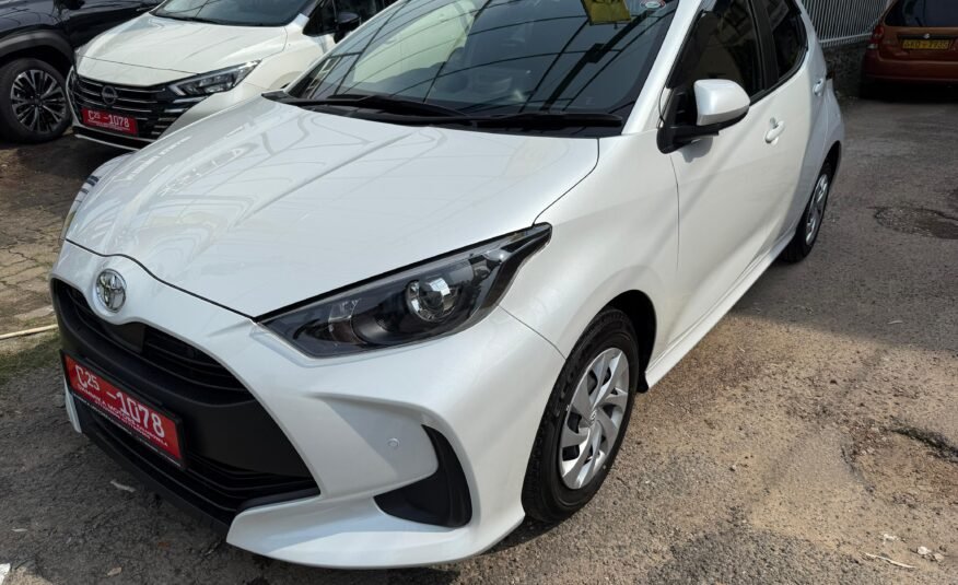 TOYOTA YARIS WHITE-2023