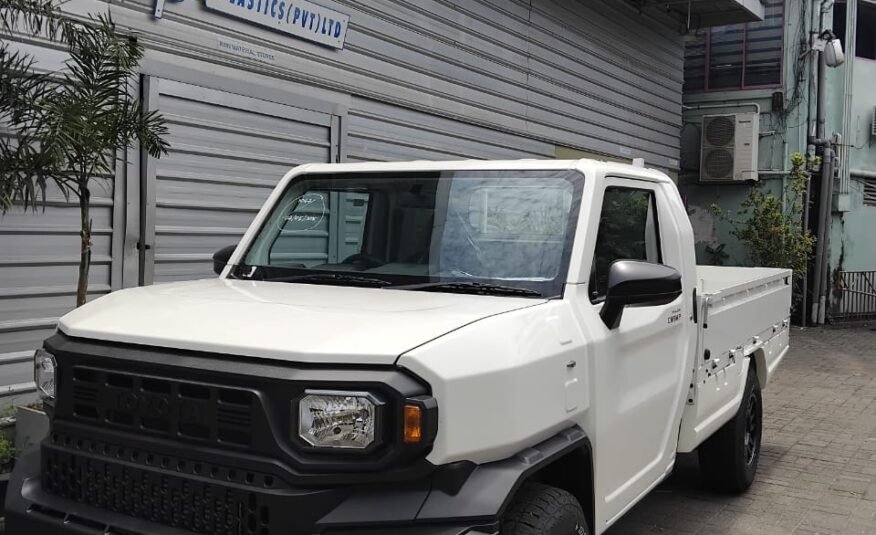 TOYOTA HILUX CHAMP 2025 WHITE