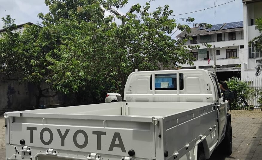 TOYOTA HILUX CHAMP 2025 WHITE