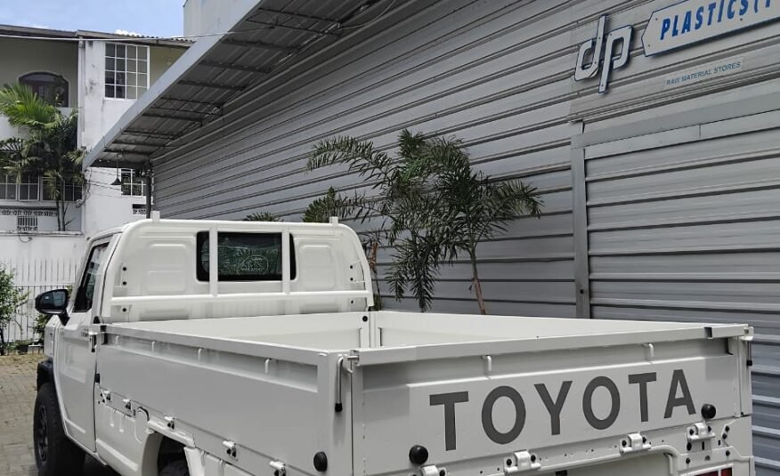 TOYOTA HILUX CHAMP 2025 WHITE