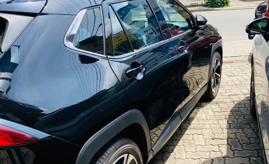 TOYOTA YARISS CROSS 2025 ATTITUDE BLACK