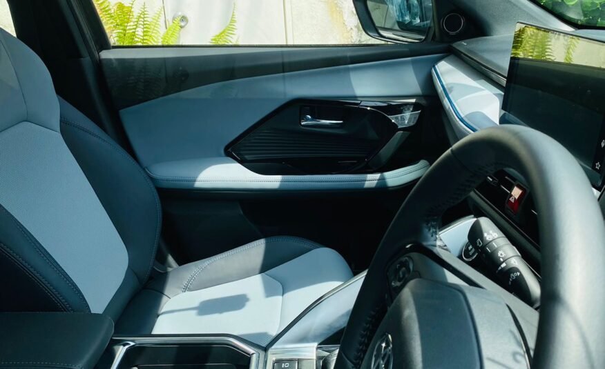 TOYOTA YARISS CROSS 2025 ATTITUDE BLACK