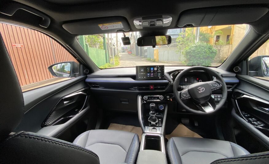 TOYOTA YARIS CROSS PREMIUM LUXURY 2025