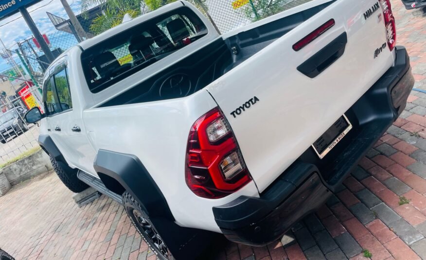 TOYOTA HILUX GR SPORT 2024 (WHITE)