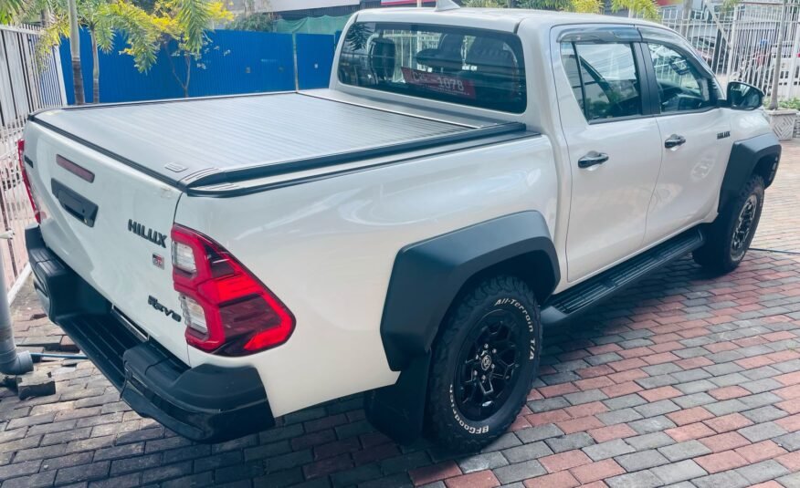 TOYOTA HILUX GR SPORT 2024 (WHITE)