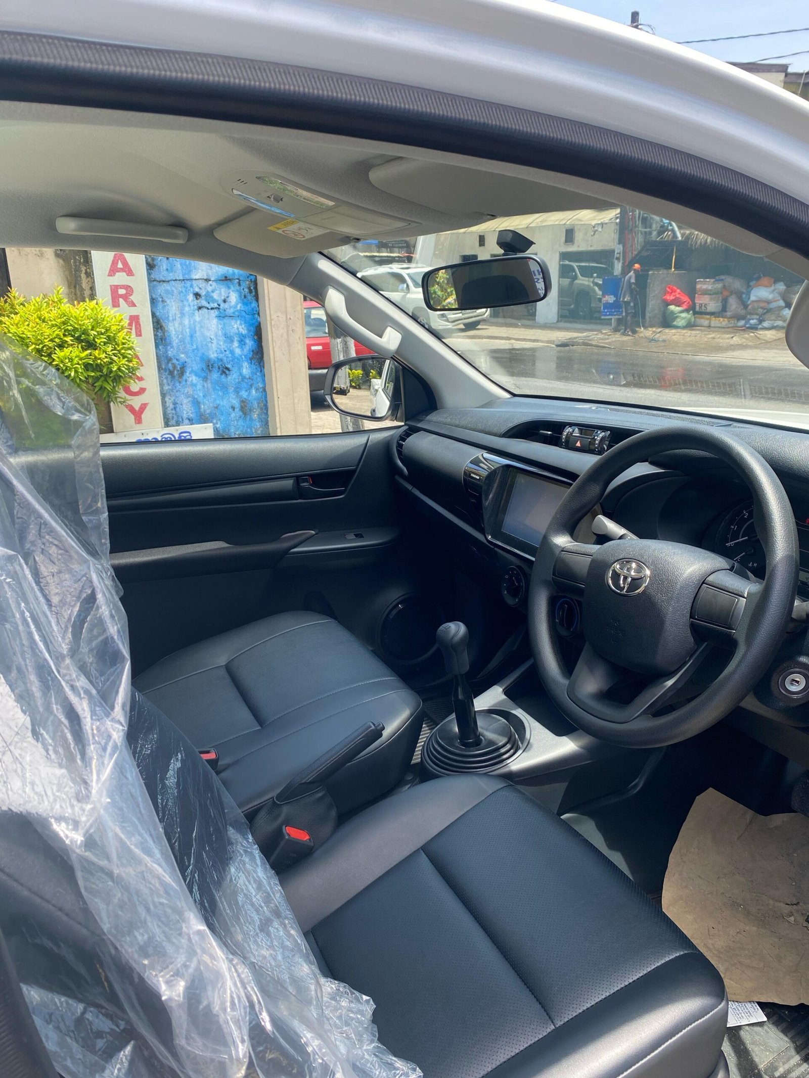 TOYOTA HILUX SINGLE CAB-WHITE