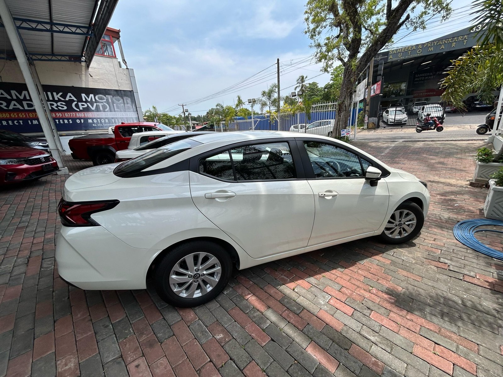 NISSAN ALMERA E – WHITE