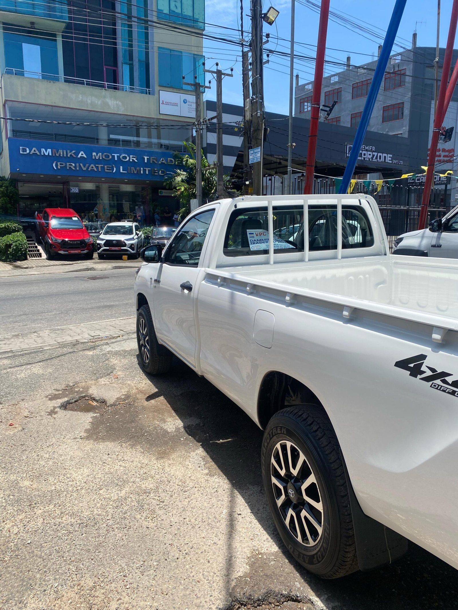 TOYOTA HILUX SINGLE CAB-WHITE