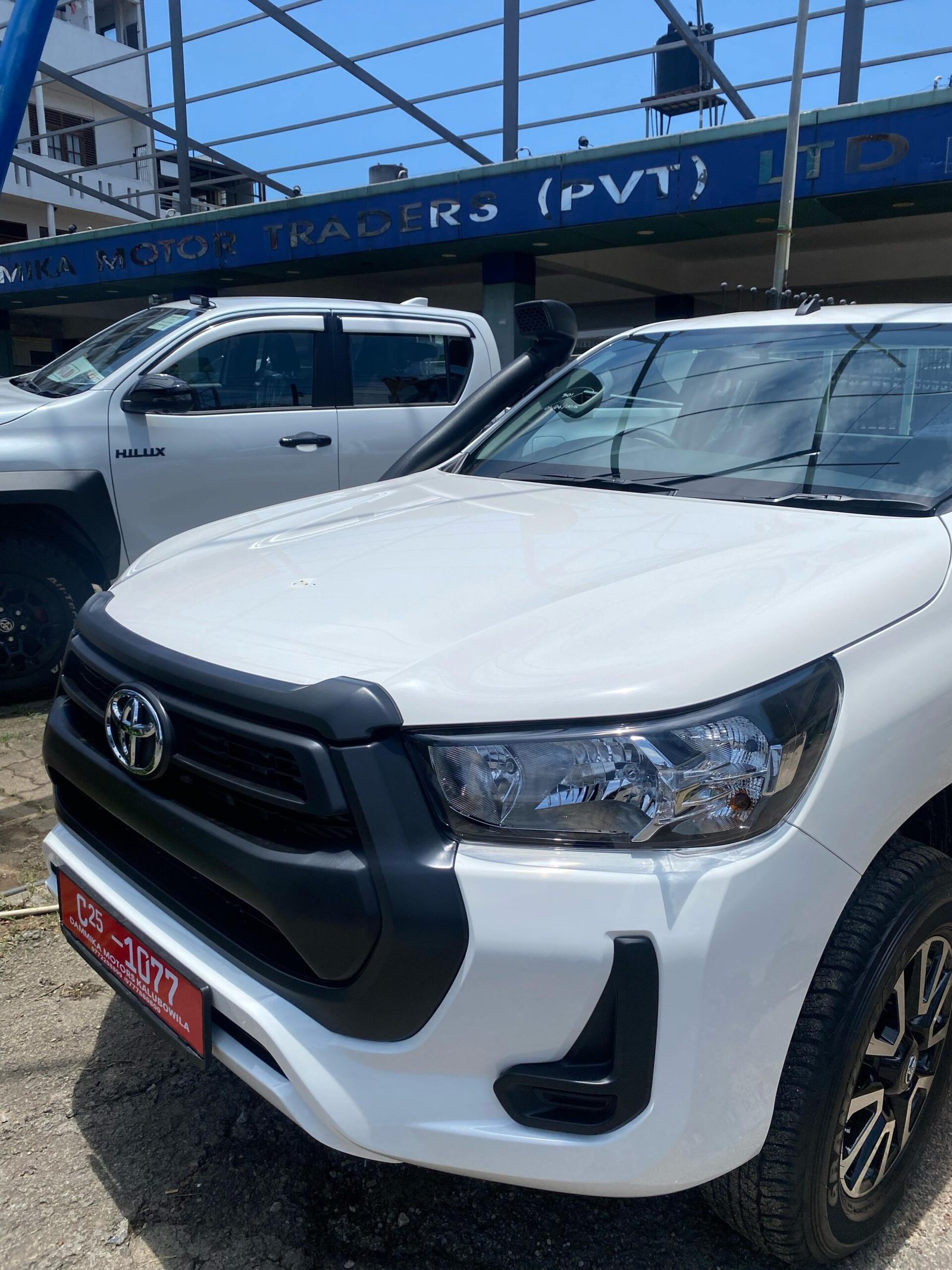 TOYOTA HILUX SINGLE CAB-WHITE
