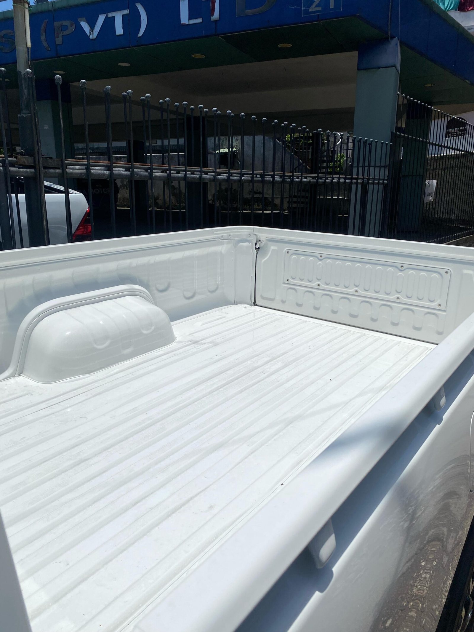 TOYOTA HILUX SINGLE CAB-WHITE