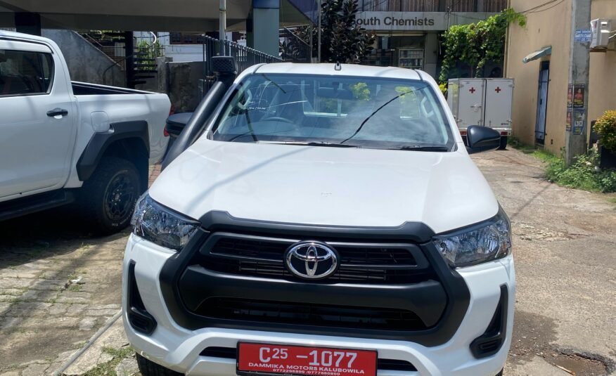 TOYOTA HILUX SINGLE CAB-WHITE