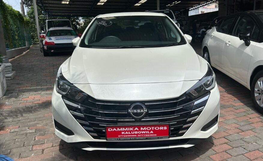 NISSAN ALMERA VL-WHITE/BLACK