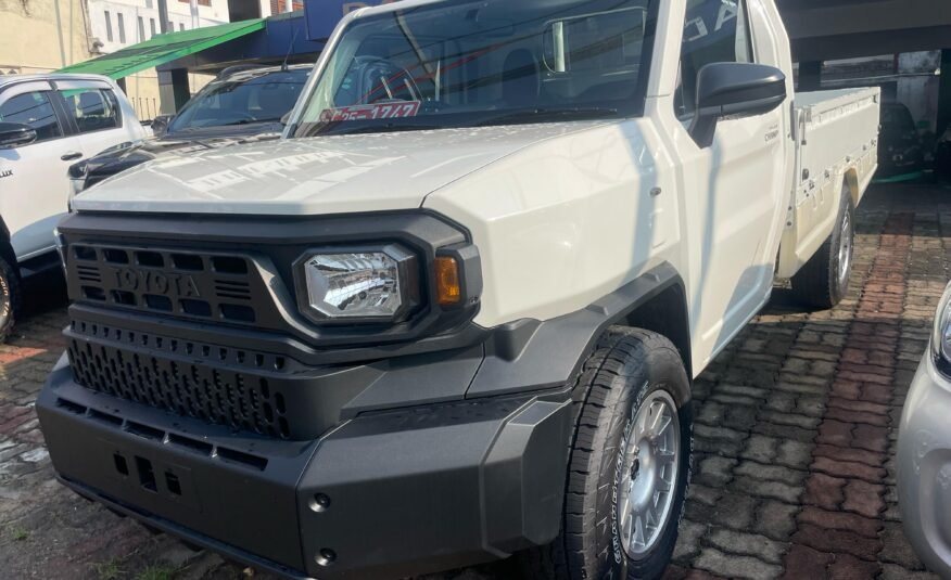 TOYOTA HILUX CHAMP-WHITE