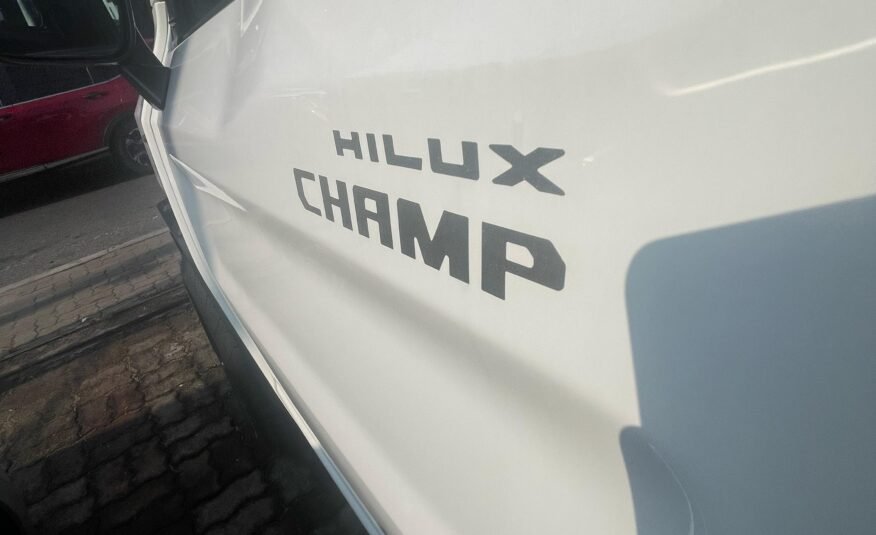 TOYOTA HILUX CHAMP-WHITE