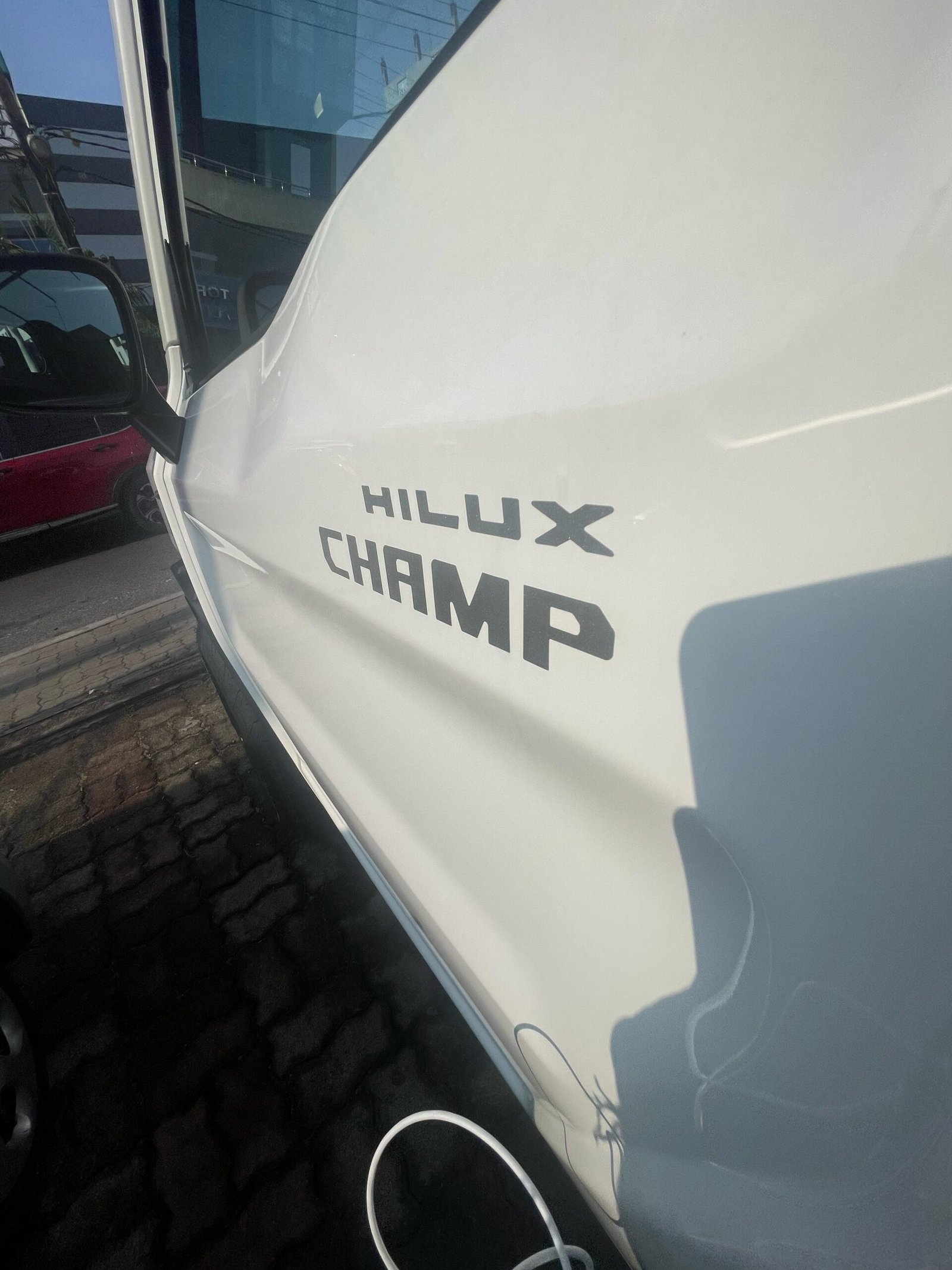 TOYOTA HILUX CHAMP-WHITE