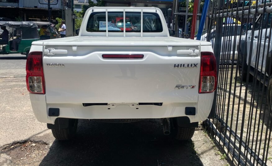 TOYOTA HILUX SINGLE CAB-WHITE