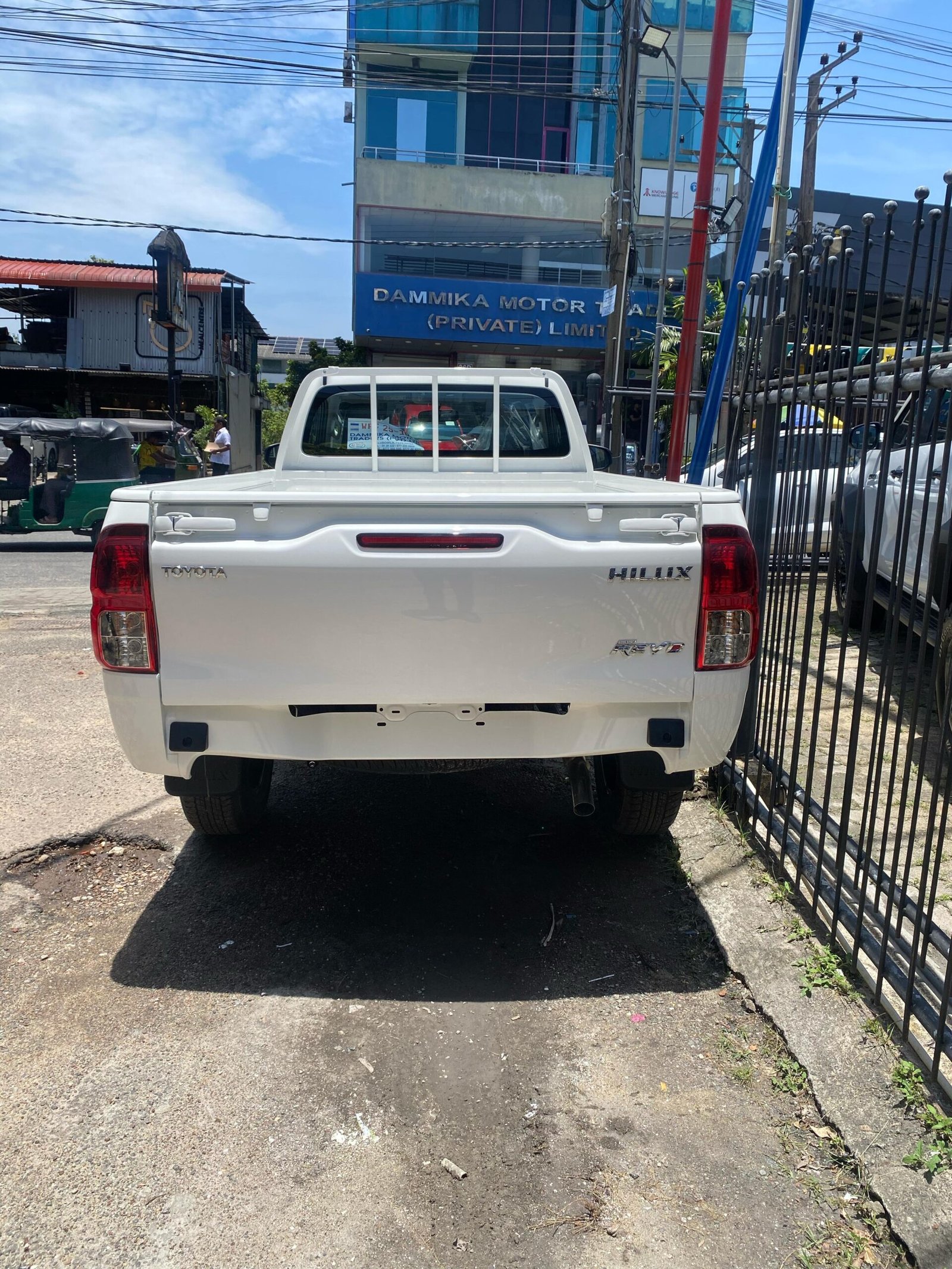 TOYOTA HILUX SINGLE CAB-WHITE