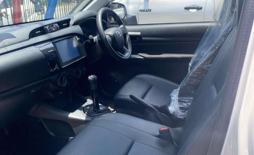 TOYOTA HILUX SINGLE CAB-WHITE