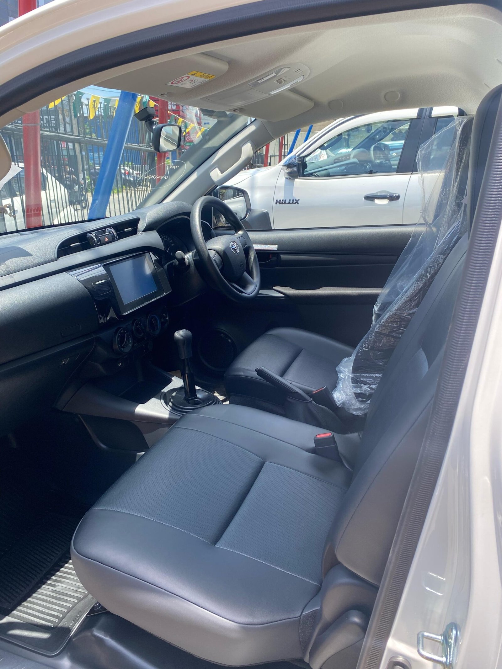 TOYOTA HILUX SINGLE CAB-WHITE