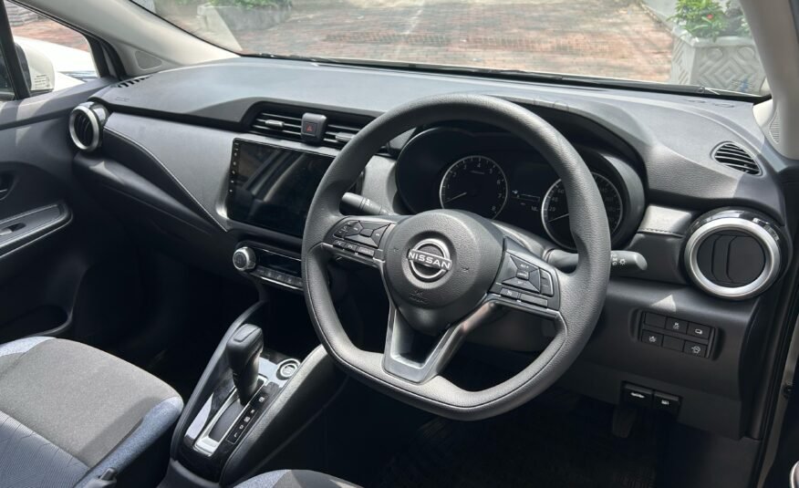 NISSAN ALMERA VL-WHITE/BLACK