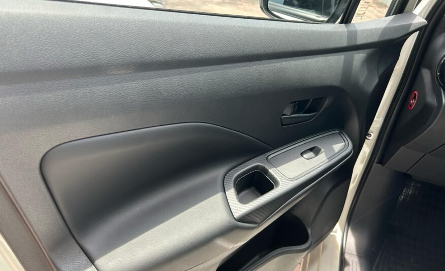 NISSAN ALMERA VL-WHITE/BLACK