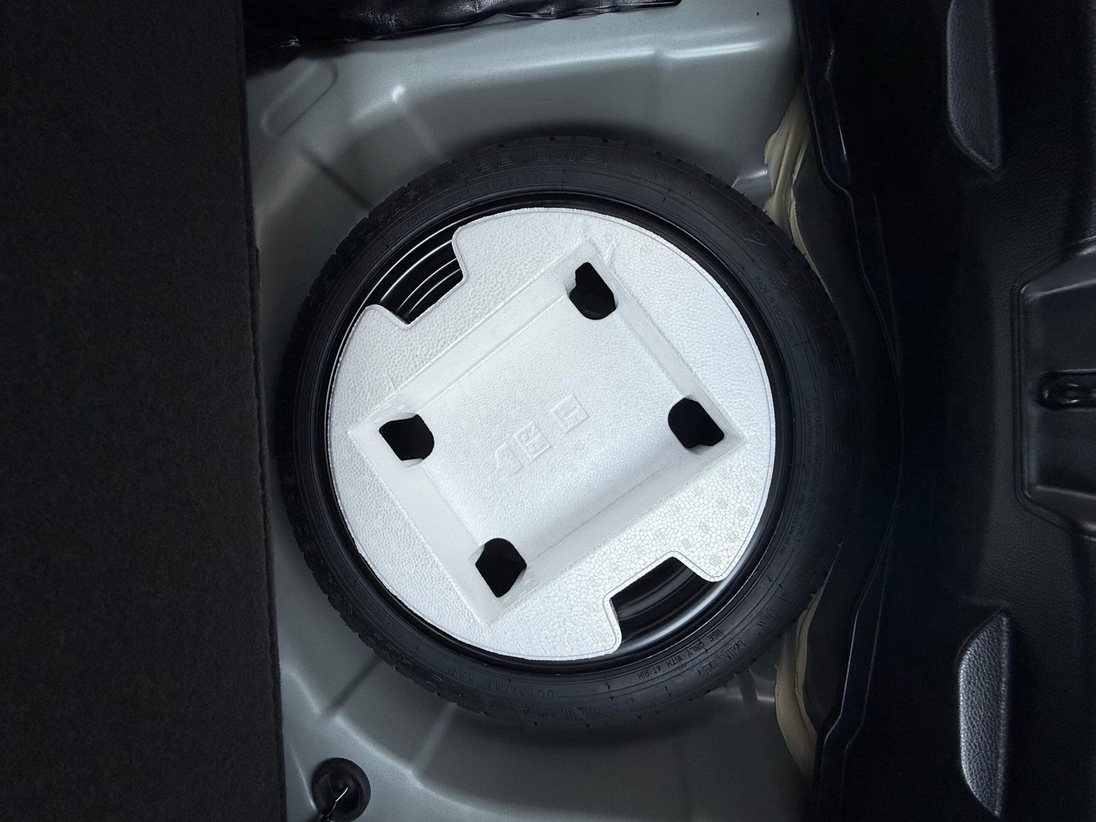 TOYOTA YARIS WHITE-2023