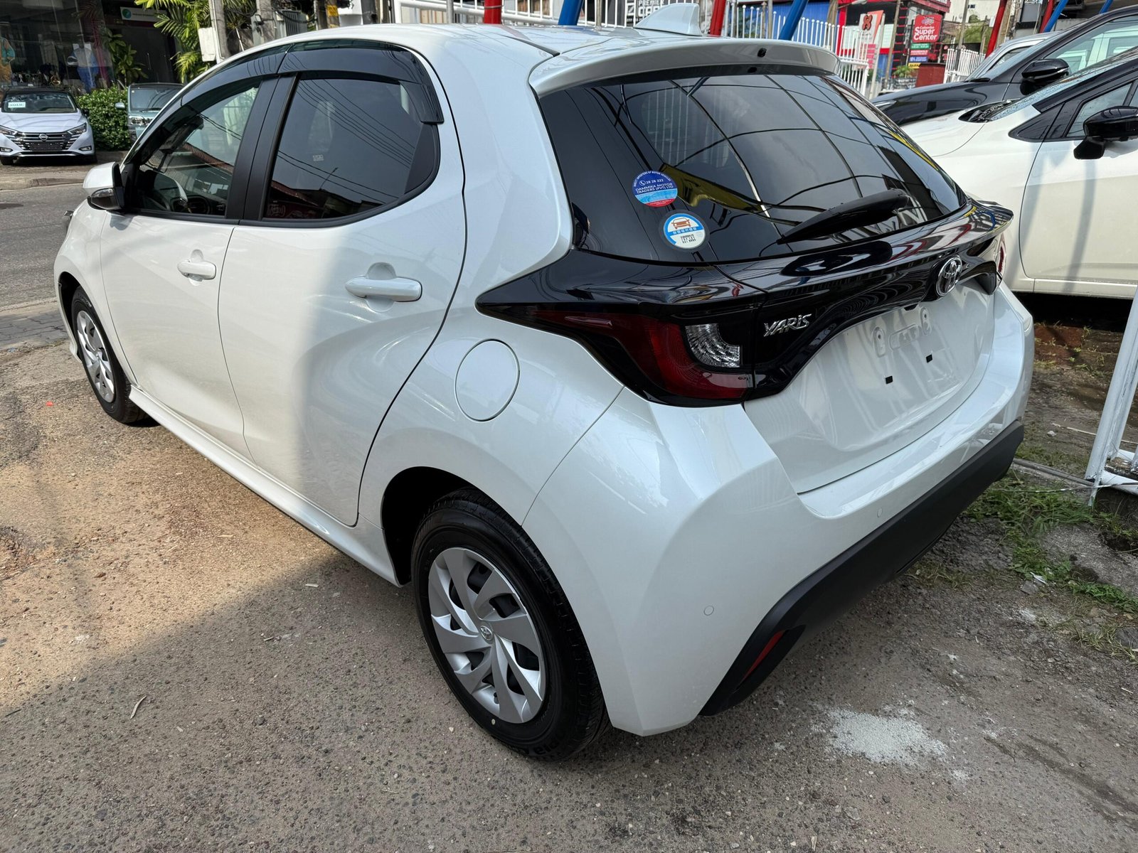 TOYOTA YARIS WHITE-2023