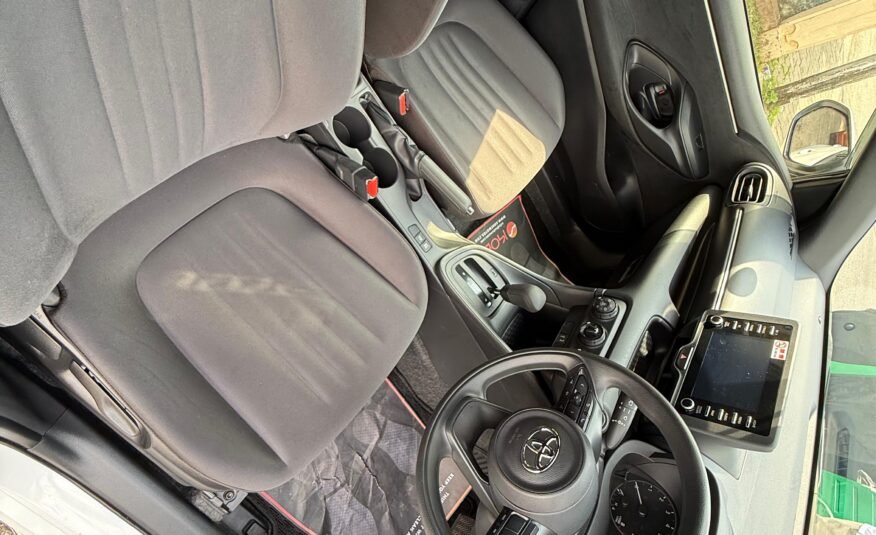 TOYOTA YARIS WHITE-2023