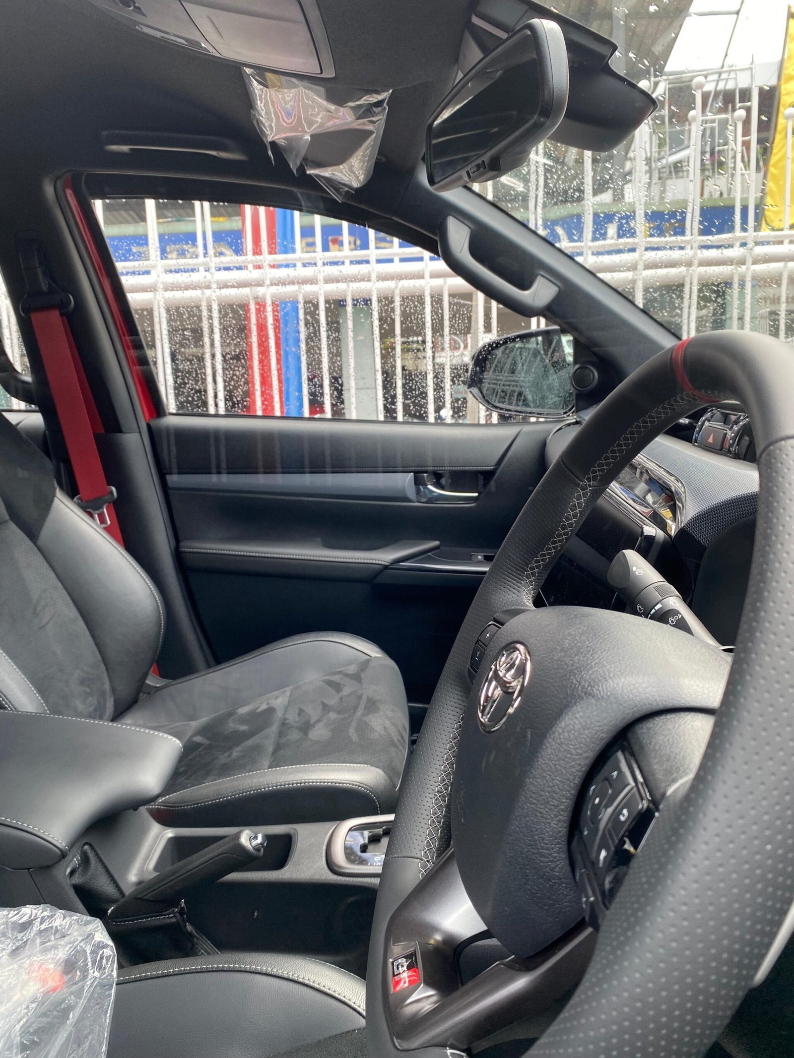 TOYOTA HILUX REVO 2024 RED