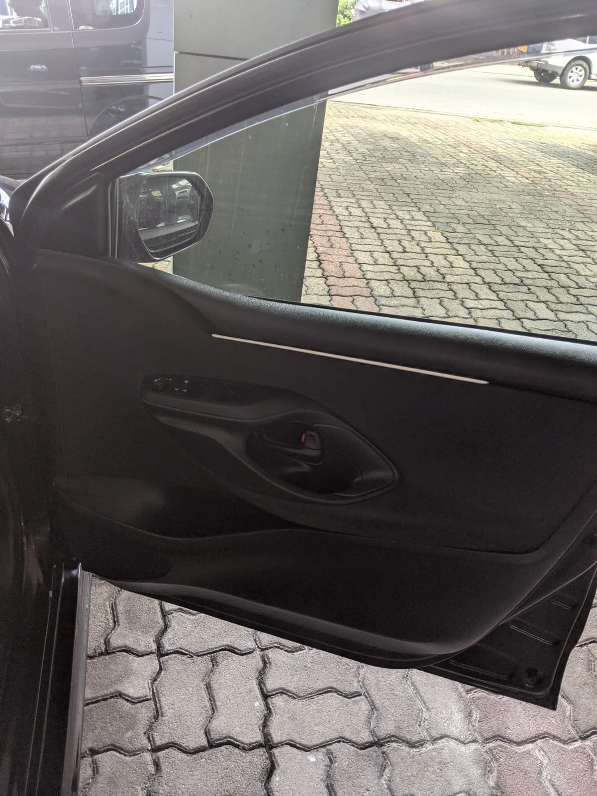 TOYOTA YARIS X GRADE BLACK 2023