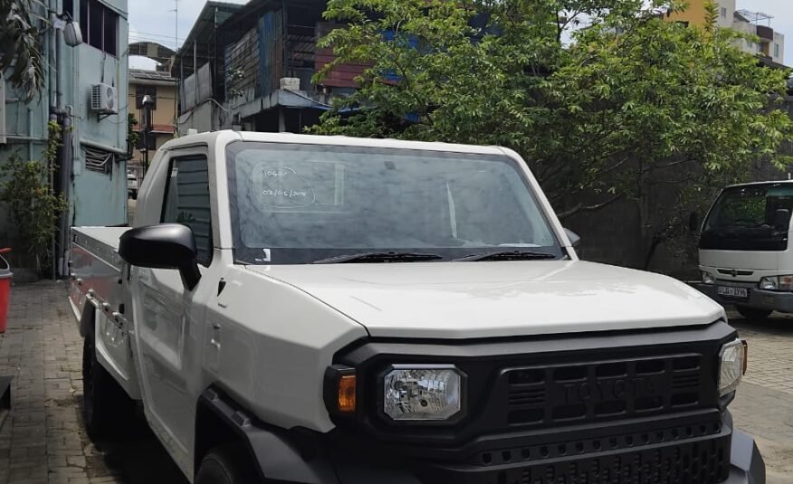 TOYOTA HILUX CHAMP 2025 WHITE
