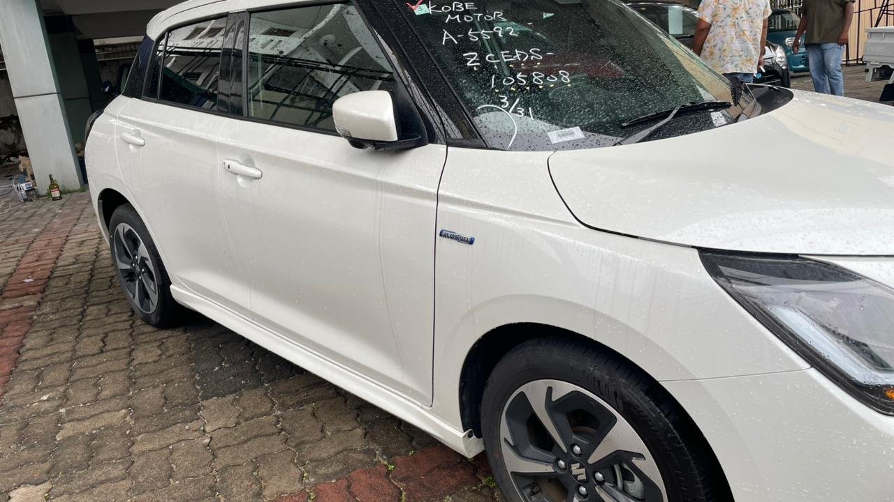 SUZUKI SWIFT MZ 2024 PEARL