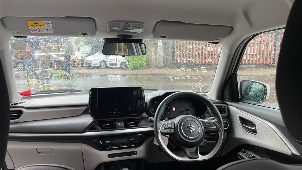 SUZUKI SWIFT MZ 2024 PEARL