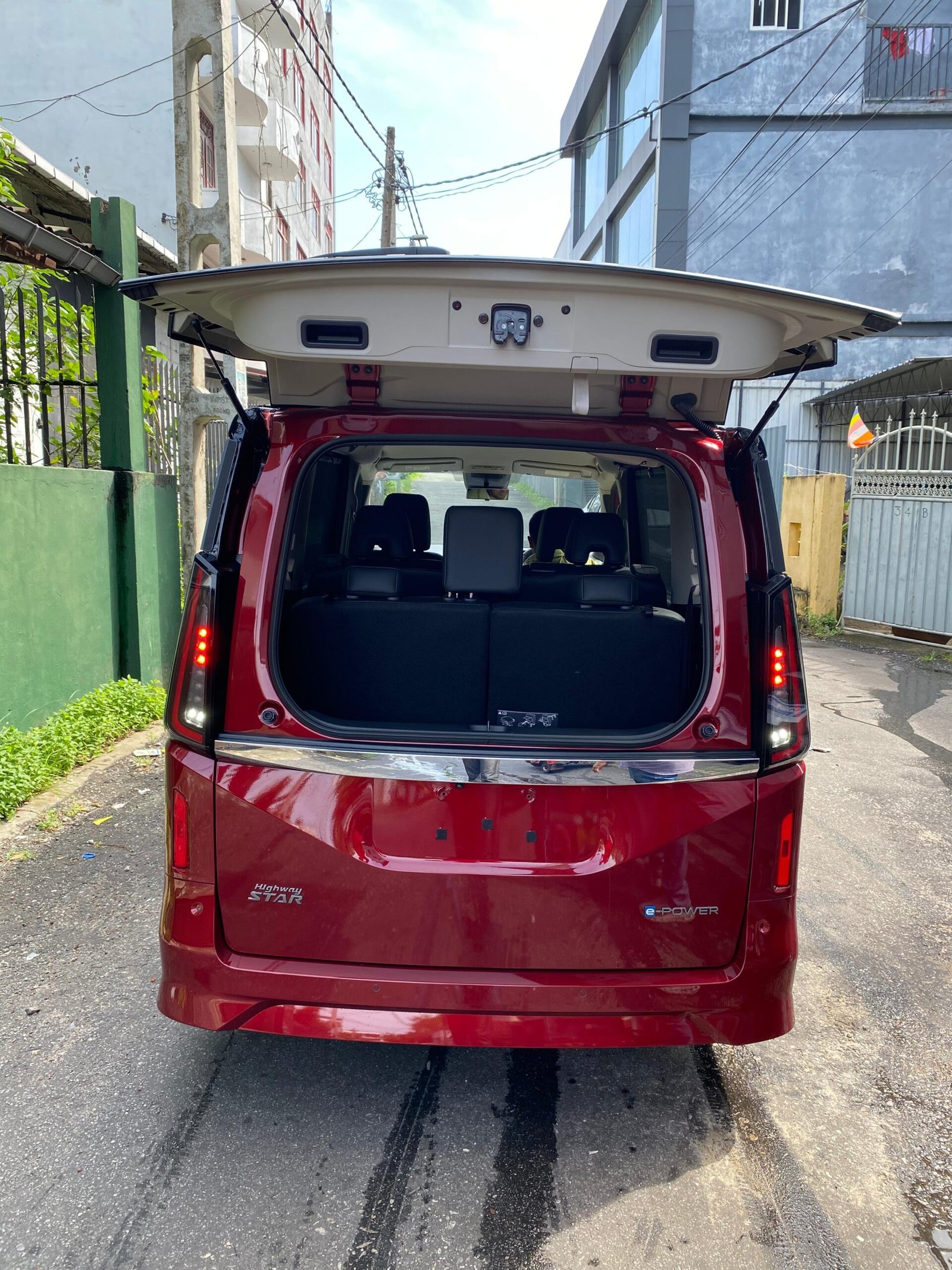 Nissan Serena E Power HS V 2024