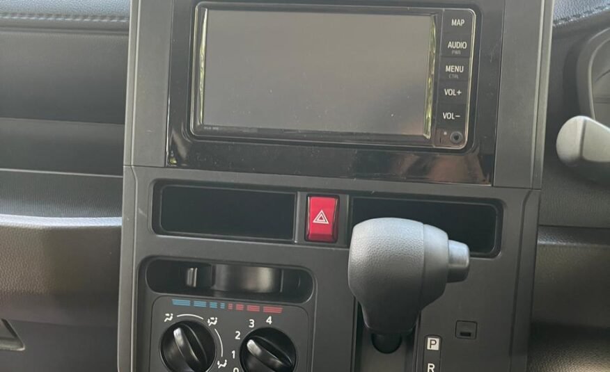 Toyota Roomy X 2023