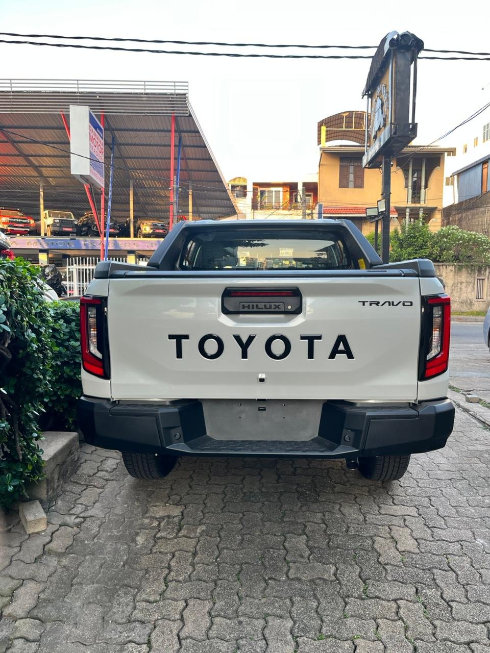 Toyota Hilux Travo Overland 2025