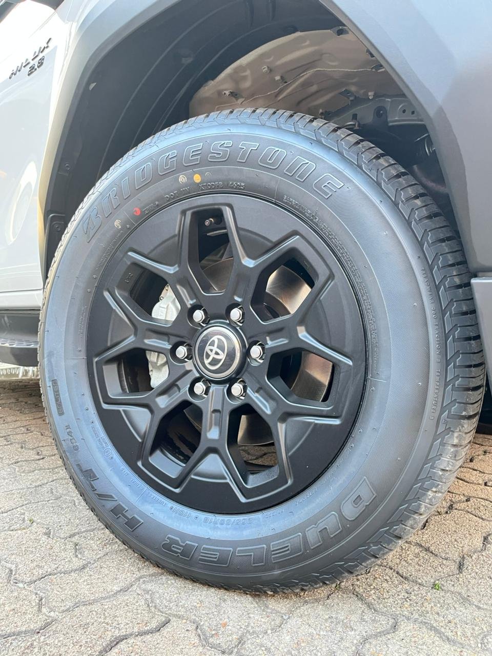 Toyota Hilux Travo Overland 2025