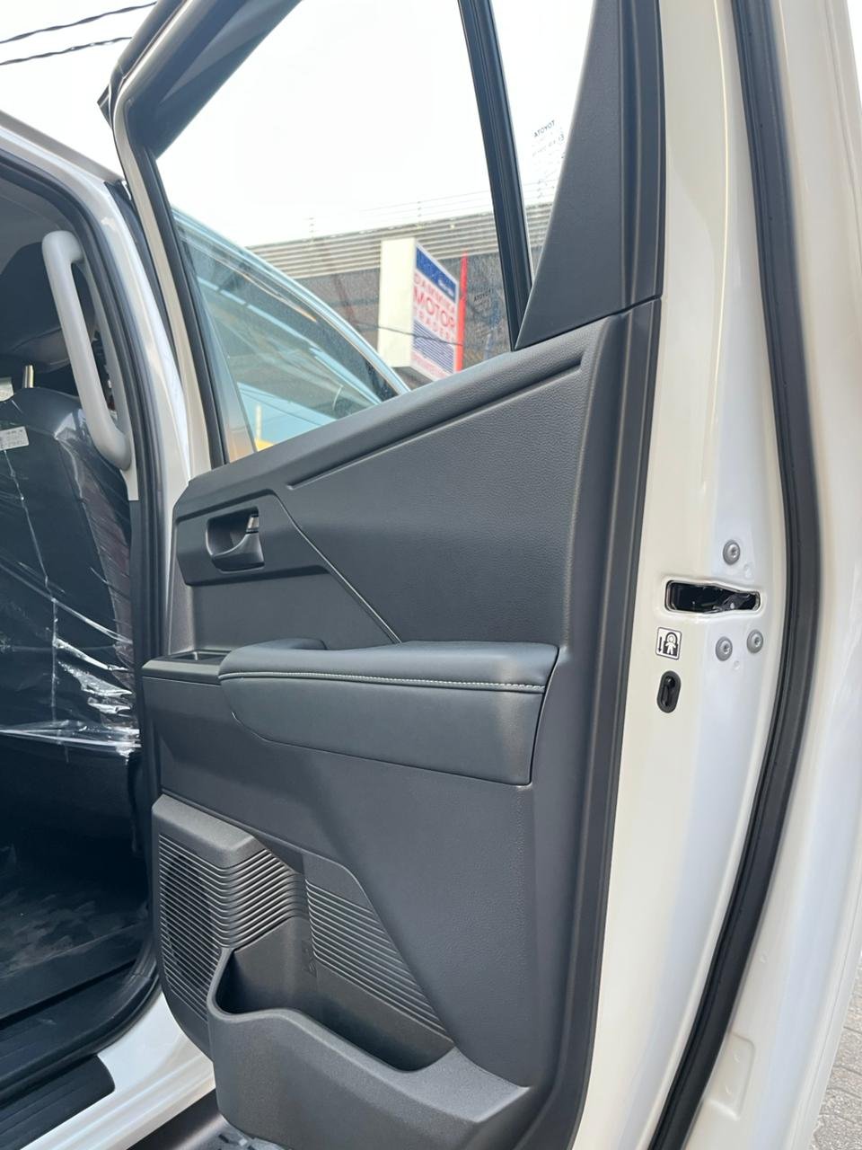 Toyota Hilux Travo Overland 2025