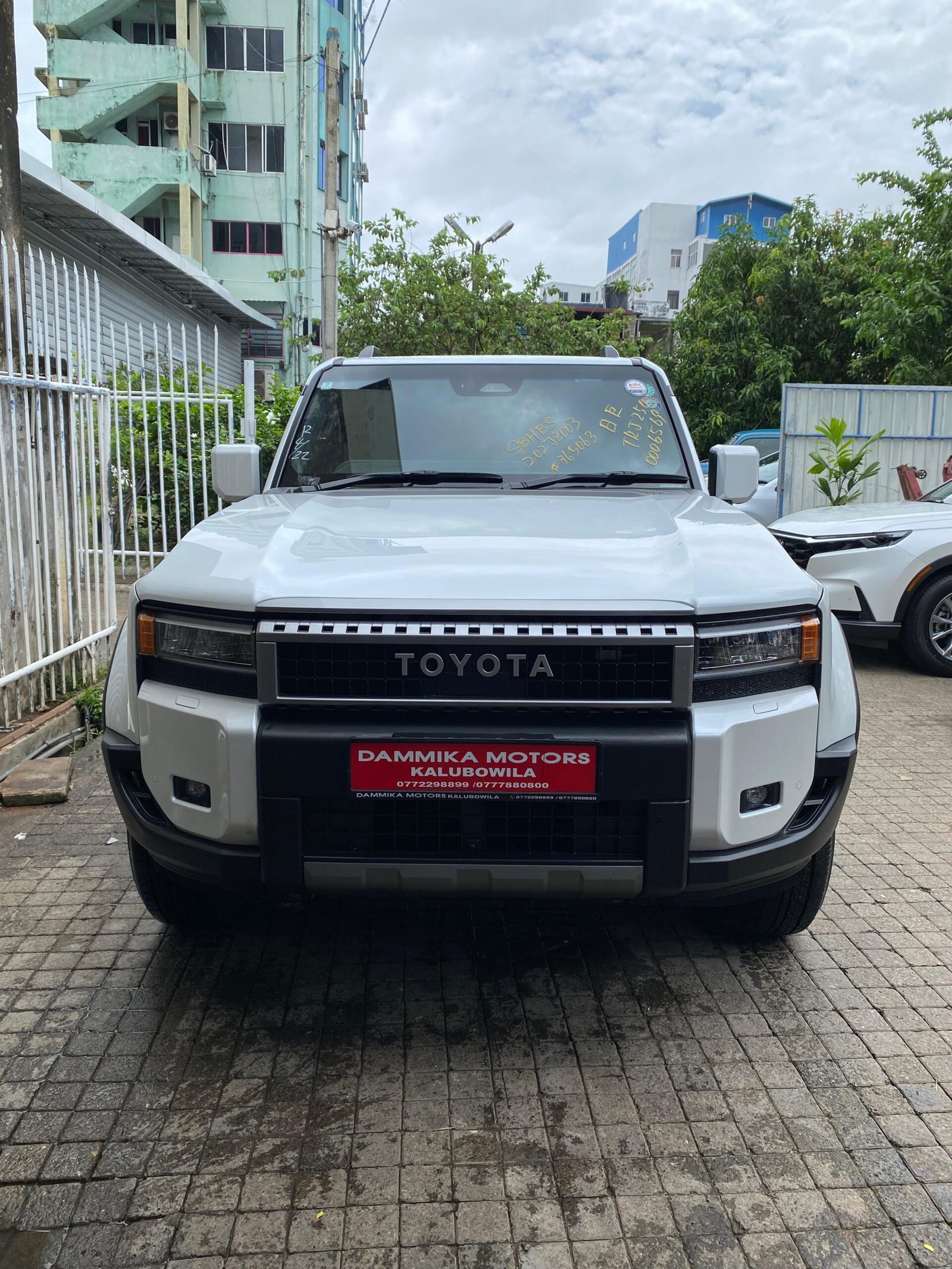 Toyota Land Cruiser Prado VX 2024